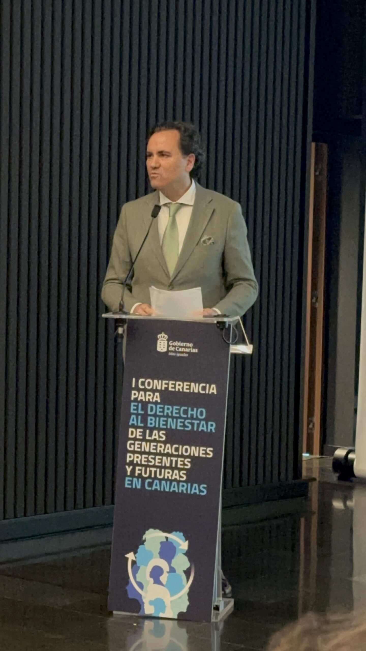 Manuel Castañón del Valle at an international conference