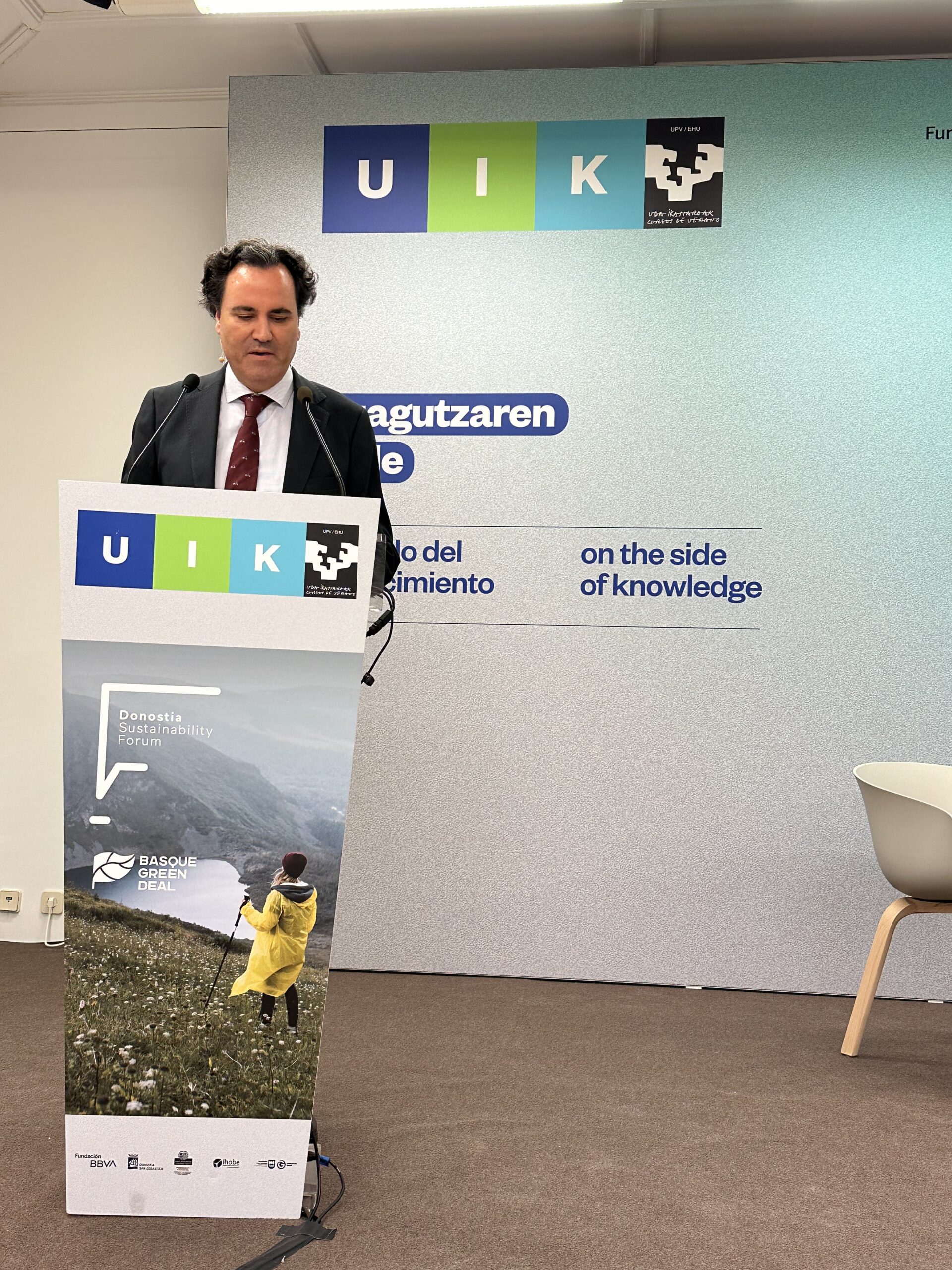 Manuel Castañón del Valle at an international conference